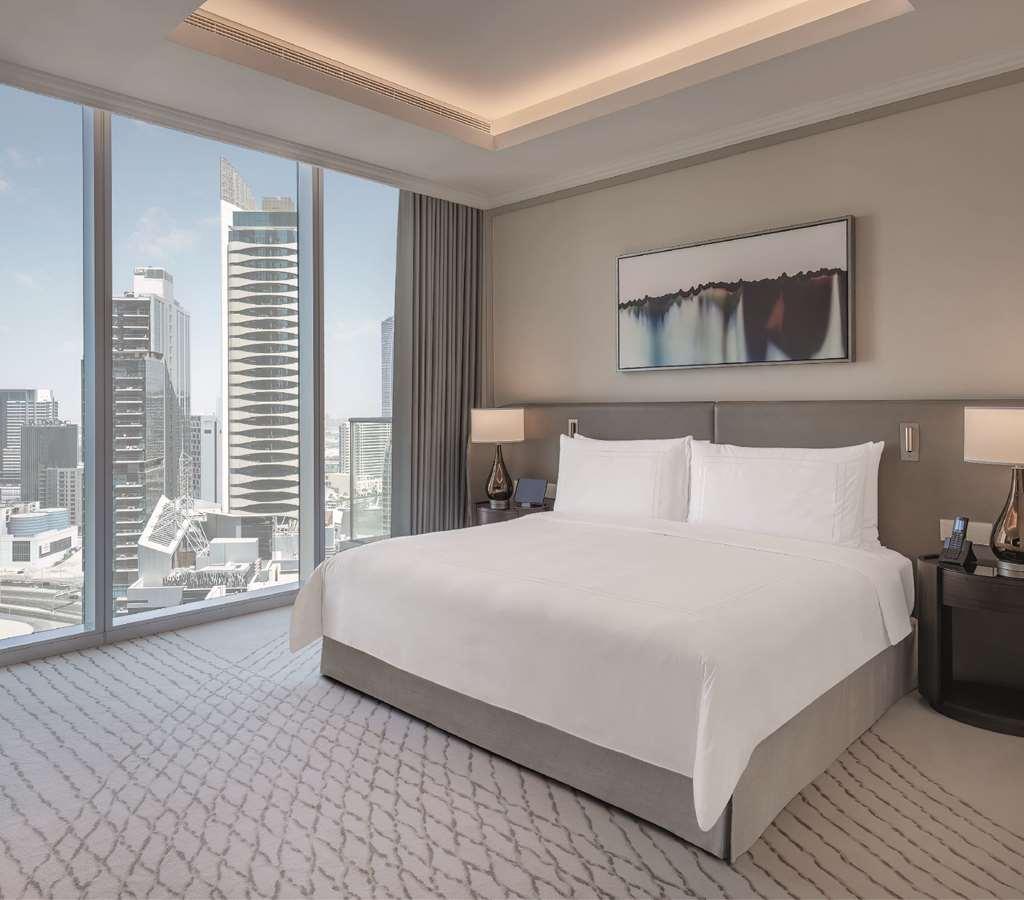 Готель Address Dubai Mall Номер фото A bedroom at the hotel