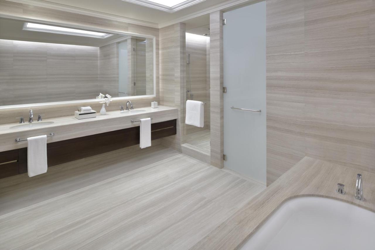 Готель Address Dubai Mall Екстер'єр фото Bathroom