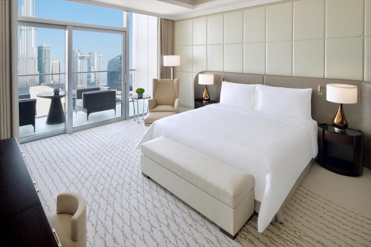 Готель Address Dubai Mall Екстер'єр фото A bedroom at the Address Downtown Hotel